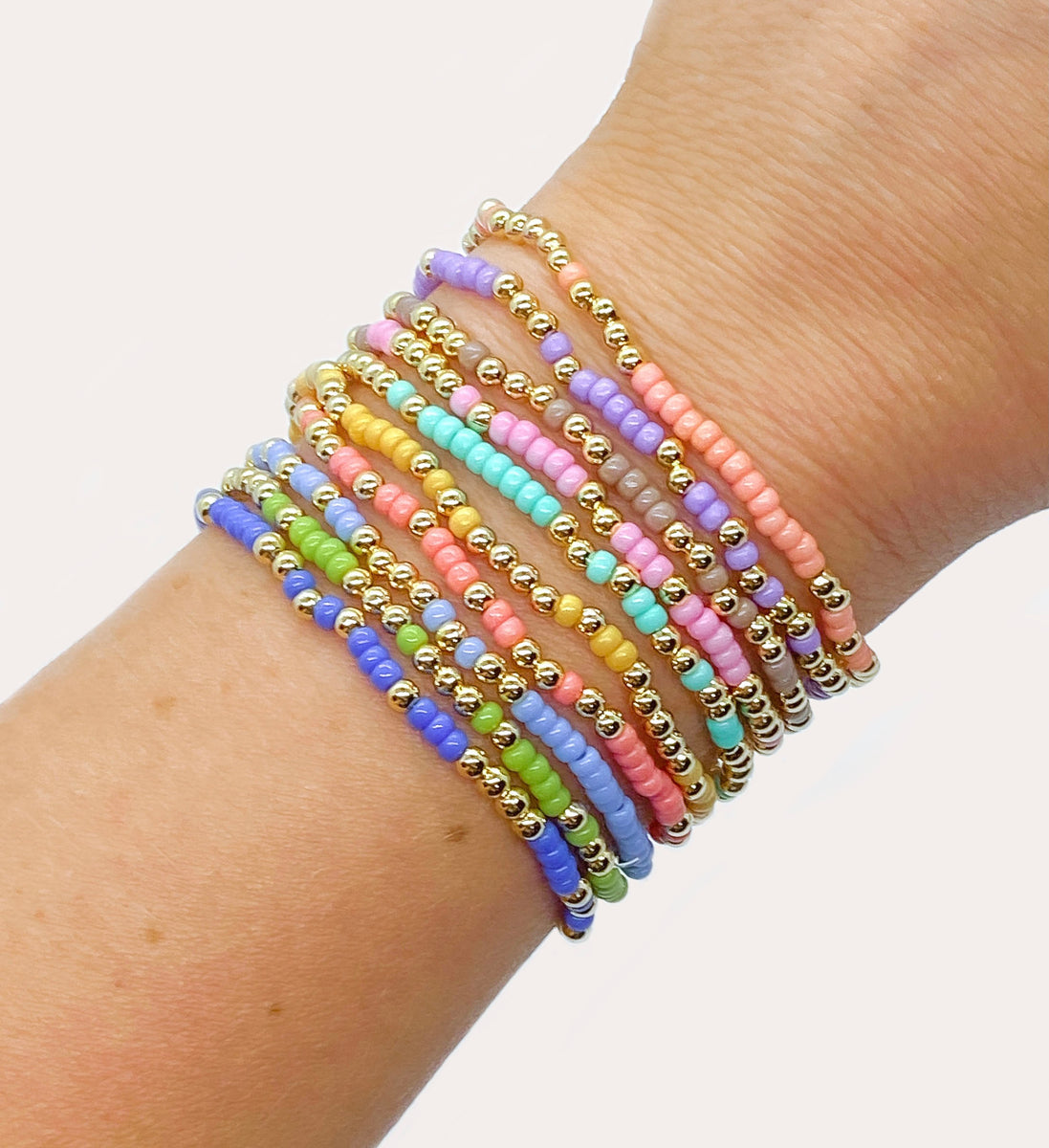 Color coded outlet bracelets